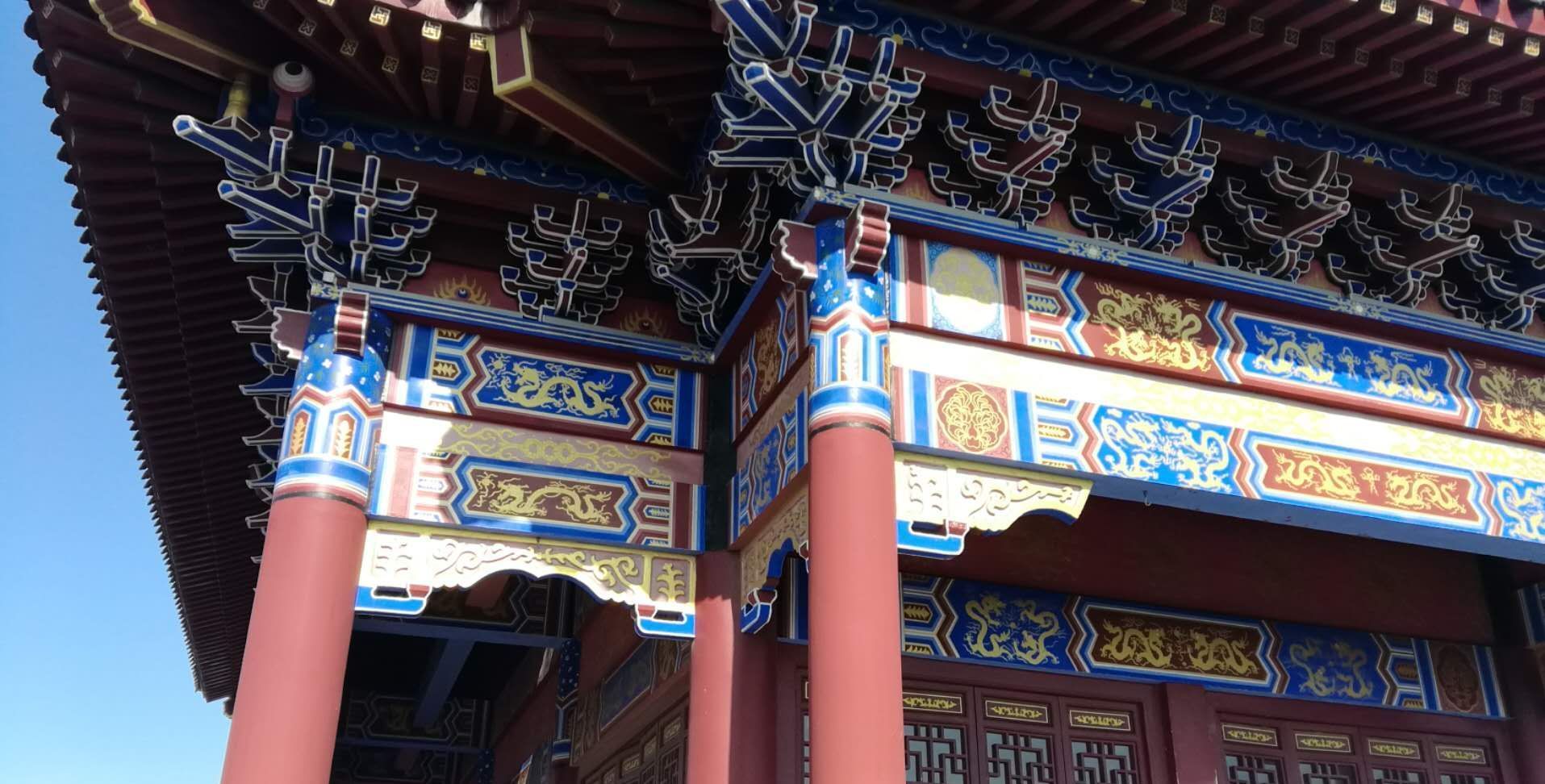 1 / 10 中国古代建筑,每一根柱子都雕刻的非常精美,雕梁画栋非常美丽