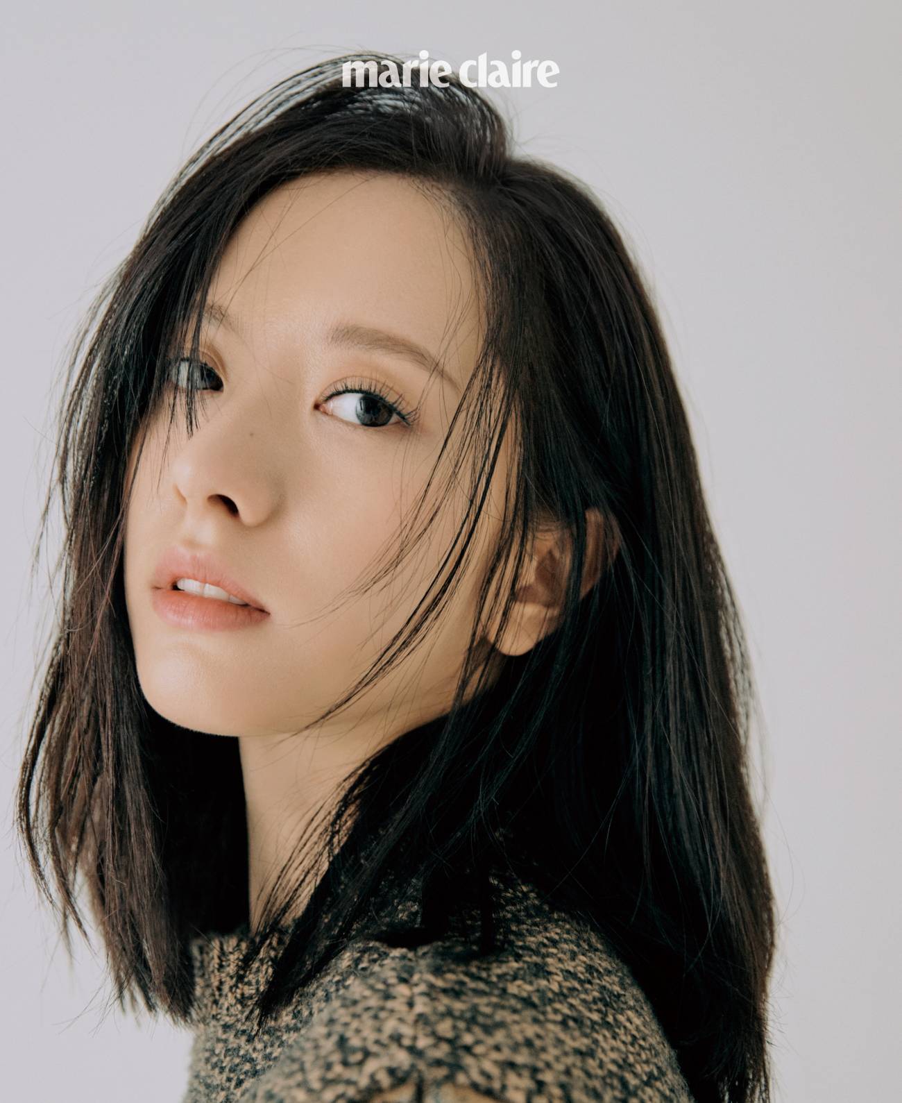 宇宙少女成员苞娜最新杂志黑白写真曝光