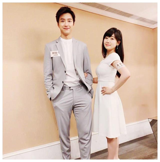 江宏杰正式复出不受离婚影响心情大好透露小孩目前由父母照看