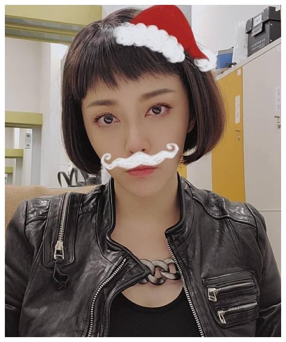 突剪长发韩瑜超短发新造型惊艳亮相网友像是霹雳娇娃