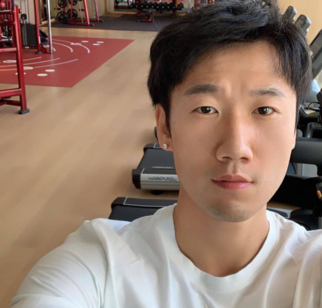 中超球员荣昊晒出自己的自拍照片,荣昊是一位英俊的球员_高清图集_新