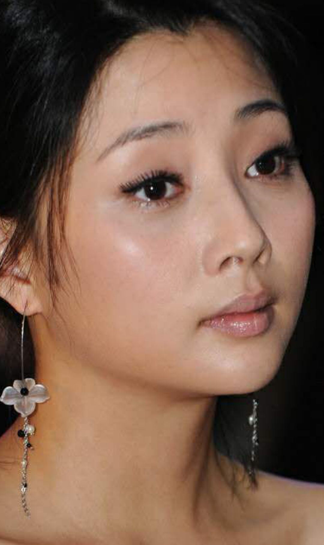 殷桃时尚潮流写真照,优雅气质非凡