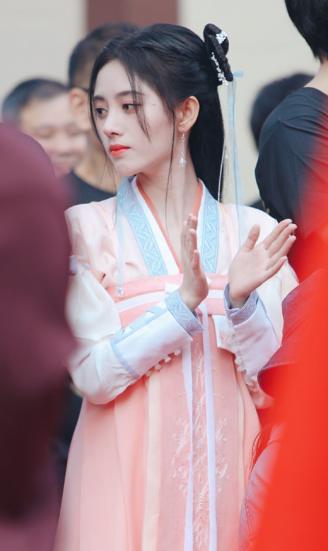 鞠婧祎古装,仙气满满,还以为是仙女下凡呢