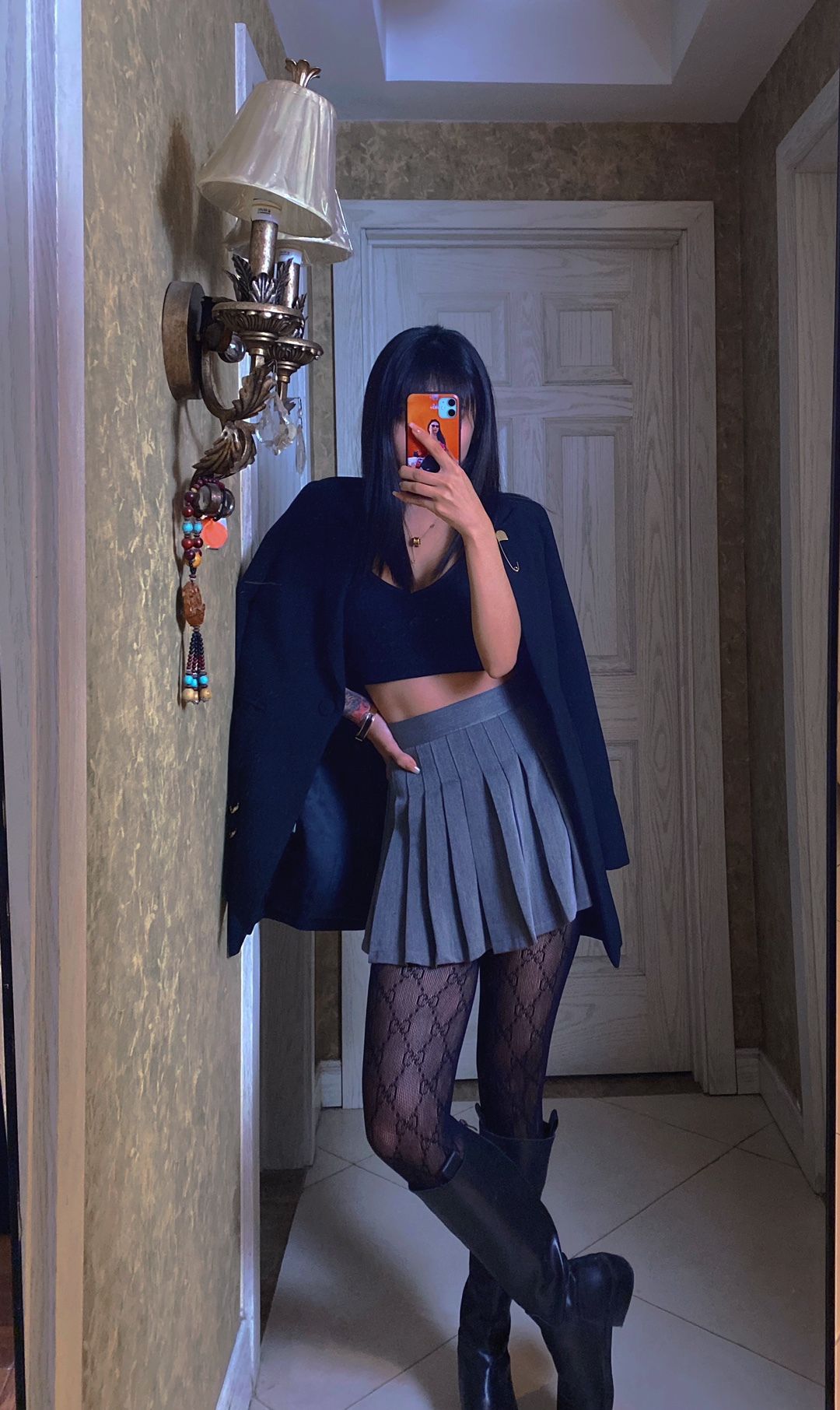 盘点穿短裙丝袜穿搭对镜自拍的妹子小姐姐