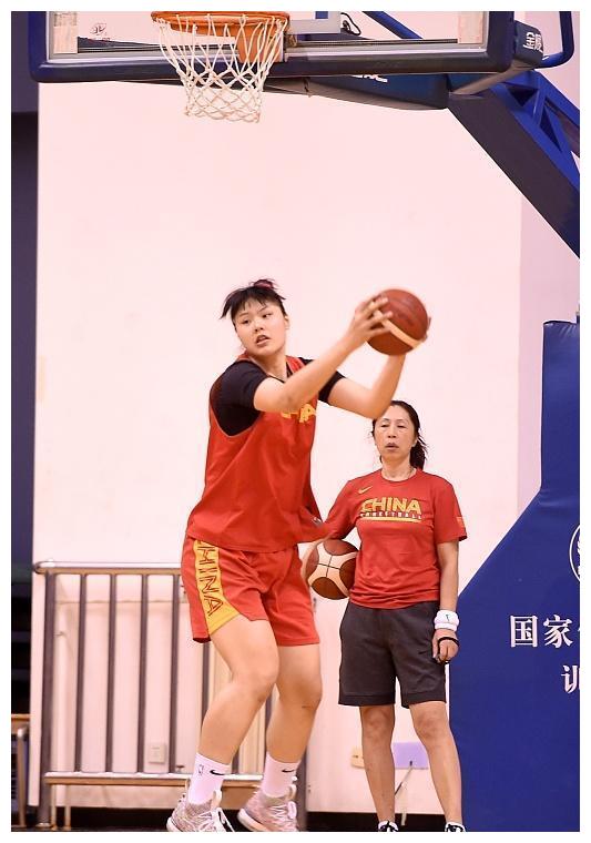 赵义明是篮球名宿赵仁斌的儿子.