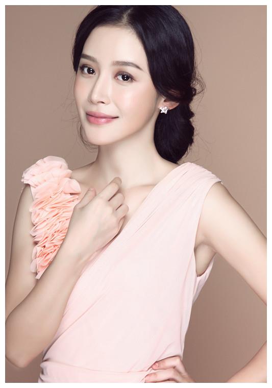 重庆女演员瑛子,娇俏可人,气质清丽脱俗