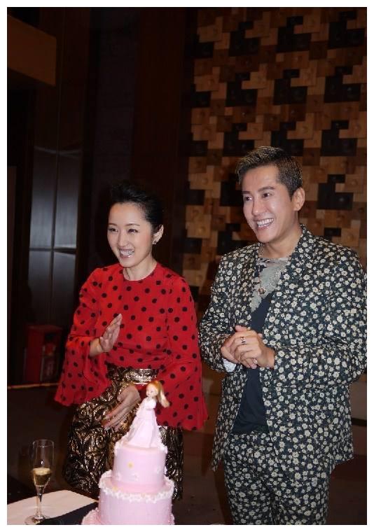 50岁毛宁近况,不老男神风采依旧,妻子气质形象俱佳