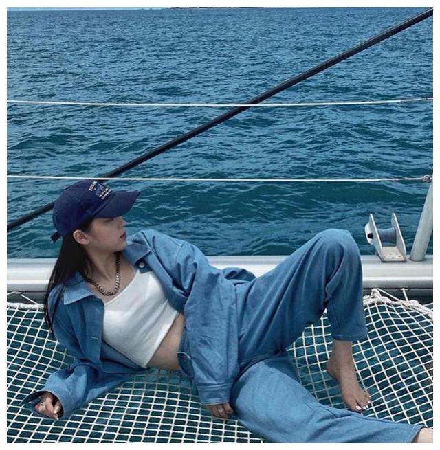 欧阳娜娜穿泳装好美玉背香肩绝美身材网友吾家有女初长成