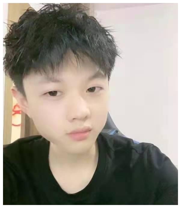 gfs林度终于露脸了,果然是清秀美少年!玩家:期待阿信和冠宇