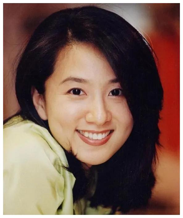 90年代韩国女星金喜善让人眼前一亮