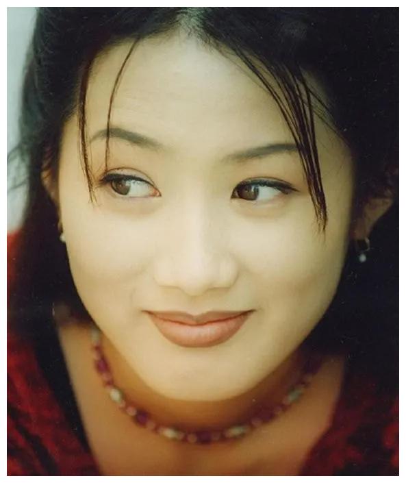 90年代韩国女星金喜善让人眼前一亮