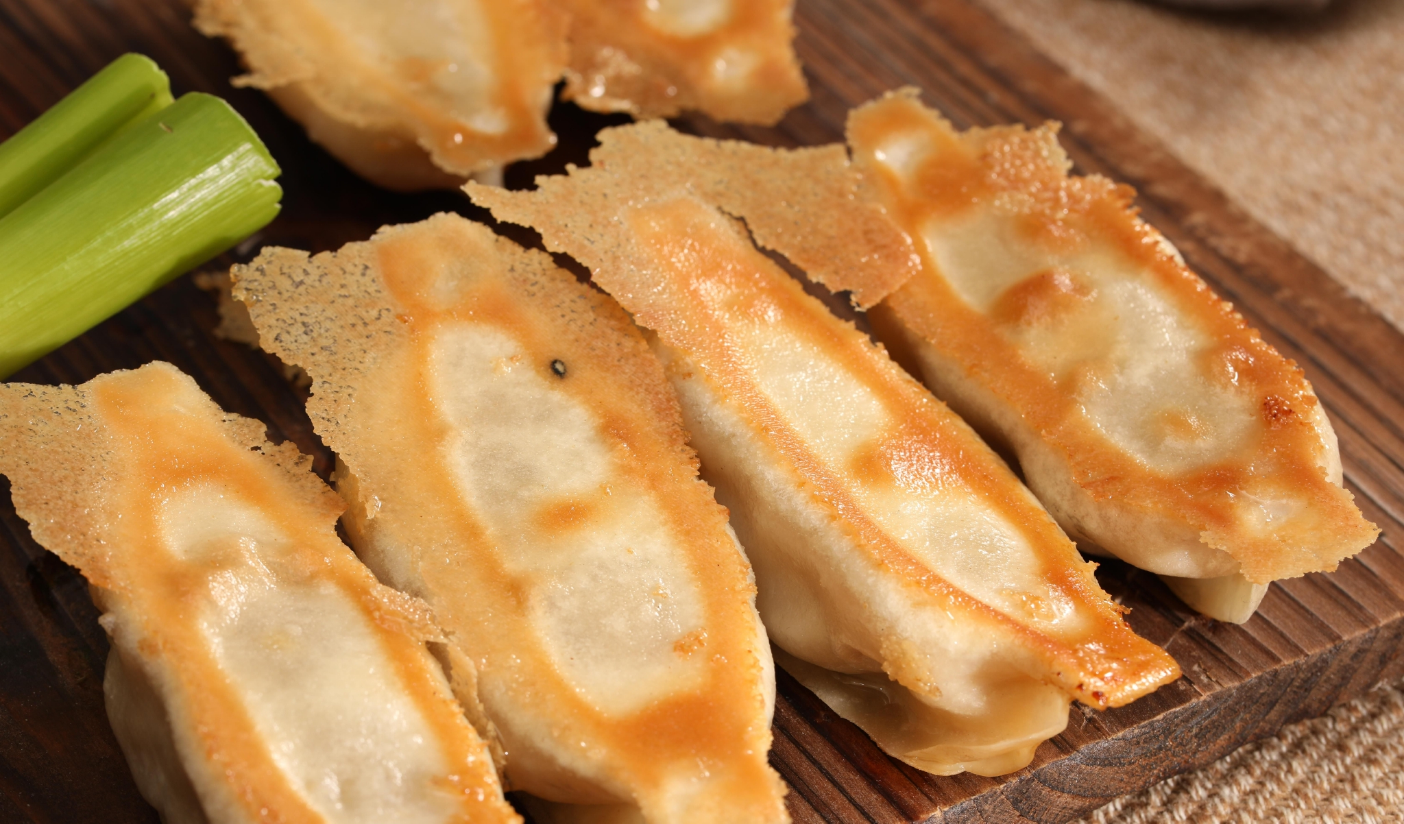 乔馋锅贴不管什么时候依然任性的爆满,吃的就是那个味!|锅贴|底面|美