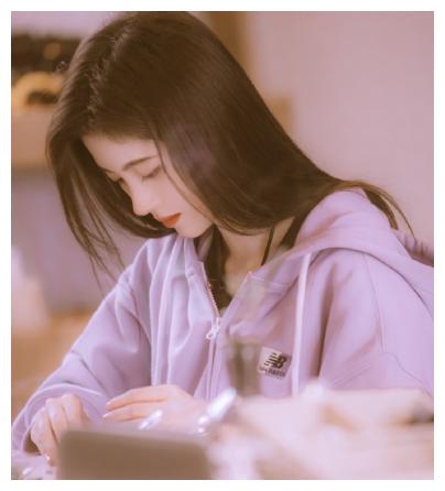 鞠婧祎有多自信?录节目嫌披发碍事,不梳头就扎马尾,成00后最爱