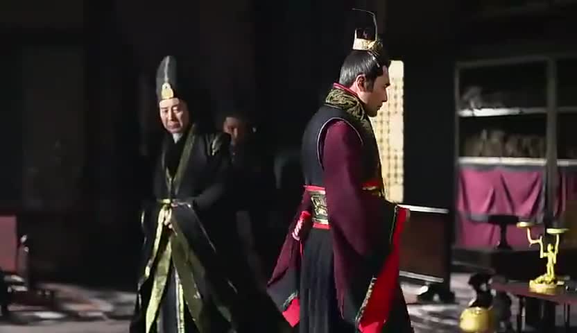 嬴荡果然是骄纵惯了,居然敢和秦王顶嘴,嬴稷默不作声成了大赢家