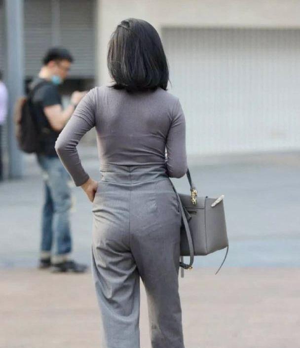 街拍,辣妈穿搭阔腿裤,随性洒脱的美