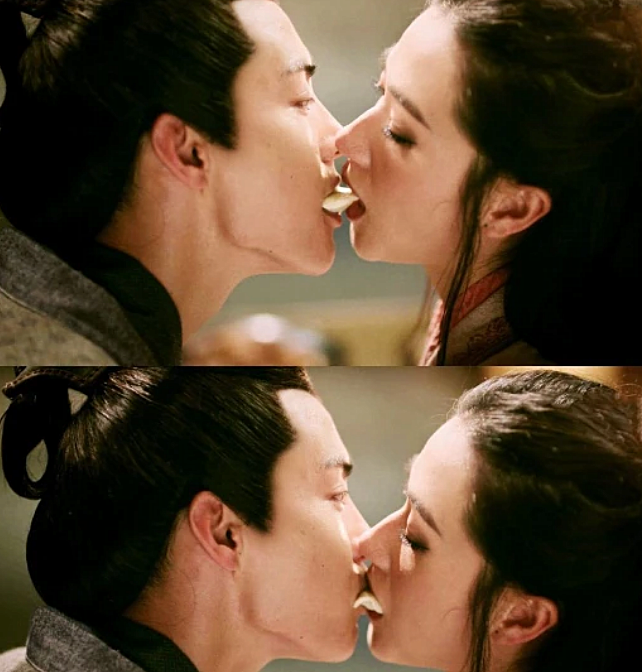 女明星拍吻戏用什么?万茜用饺子,热巴用银行卡,杨颖也太拼了!