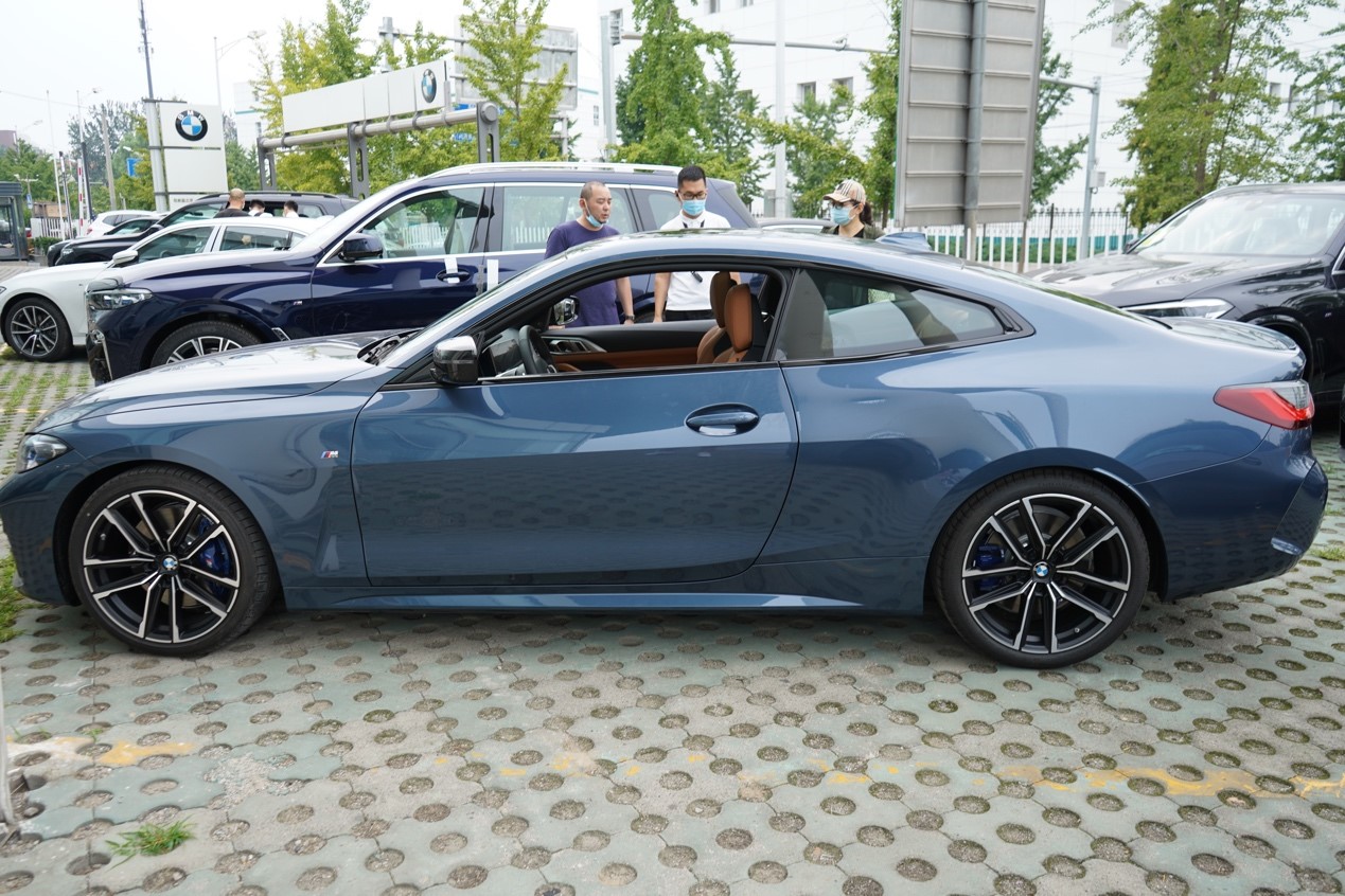 宝马四系双门轿跑到店实拍带你一睹庐山真面目