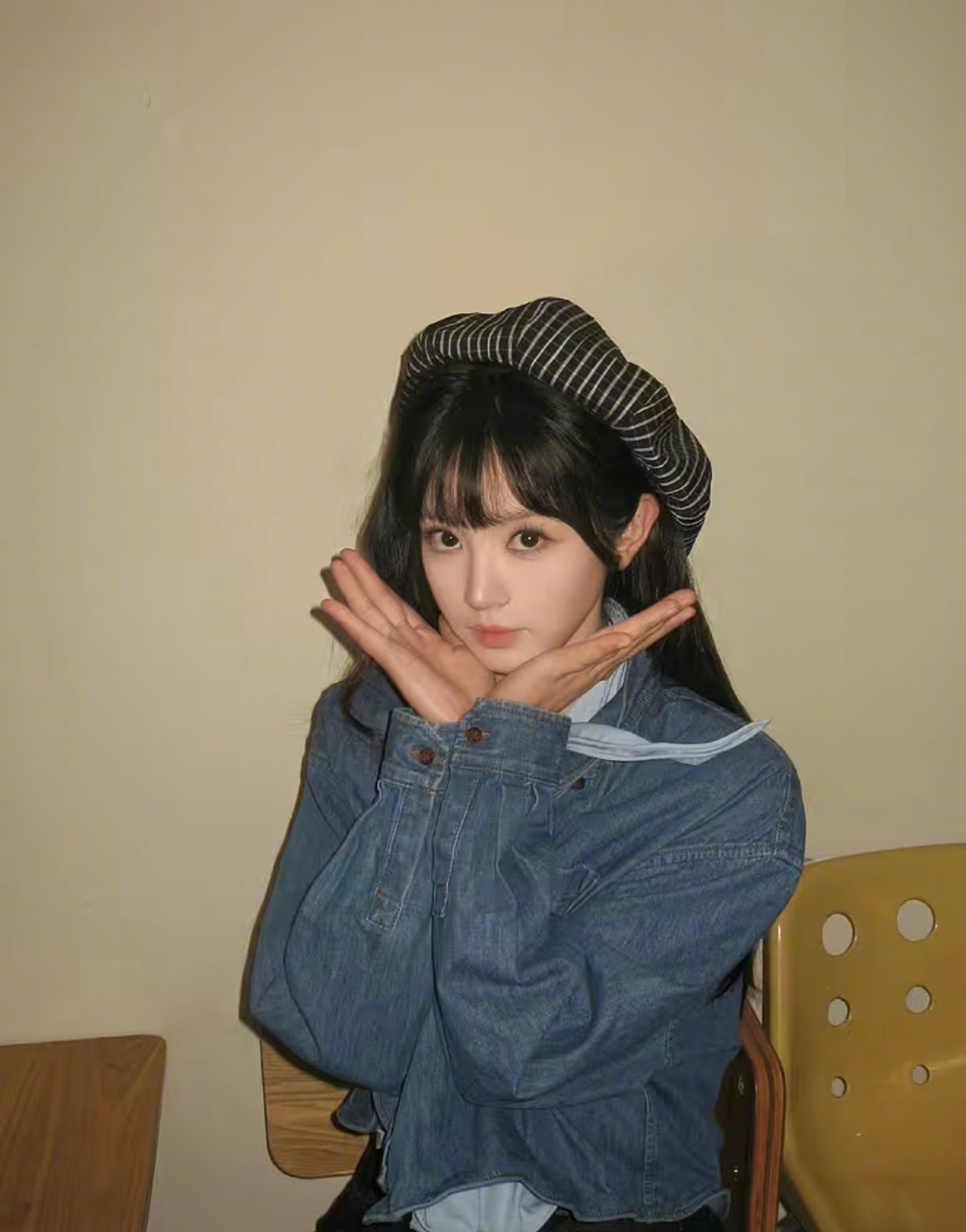 田曦薇私下最爱帽子，从棒球帽、毛帽到亮眼的荧光耳朵帽