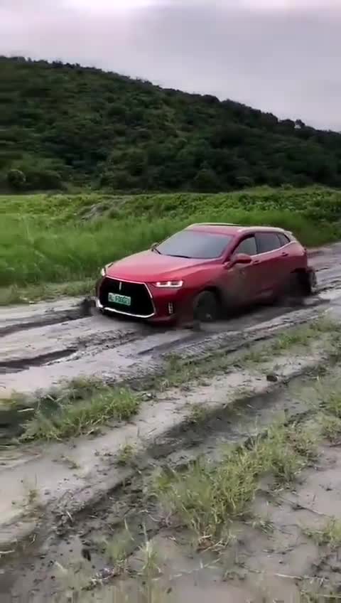 视频：WEYVV7新能源车，复杂路况通过性依