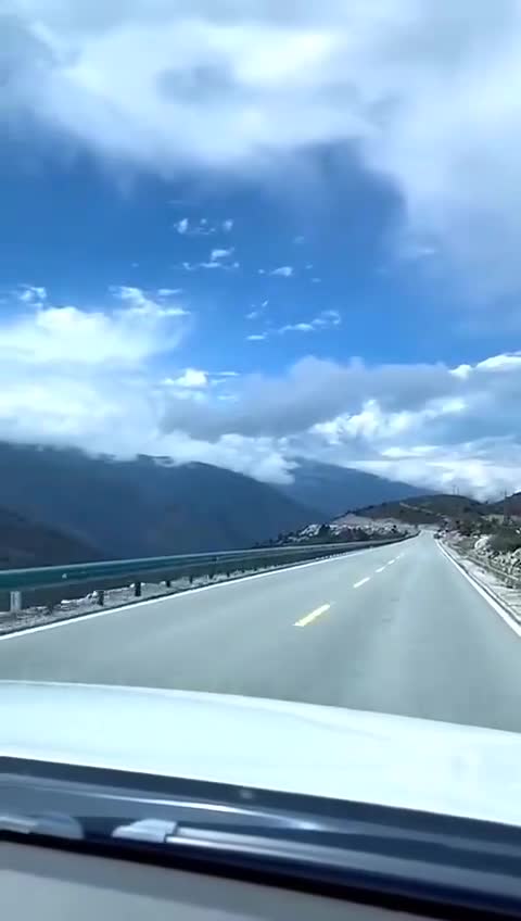 迎着朝阳,一路前行,看一看路边最美的风景