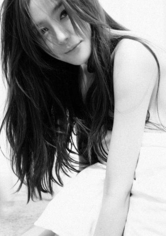 宅男女神周韦彤近照撞脸蔡明这是整容后遗症