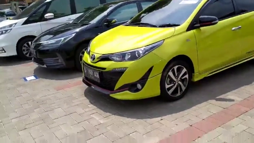 2020款本田飞度hybrid按下钥匙