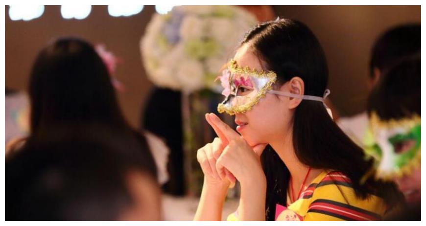 相亲饭局,男子吃到半路溜跑,将女孩拉黑删除,网友:干的漂亮休闲区蓝鸢梦想 - Www.slyday.coM 相亲饭局,男子吃到半路溜跑,将女孩拉黑删除,网友:干的漂亮休闲区蓝鸢梦想 - Www.slyday.coM