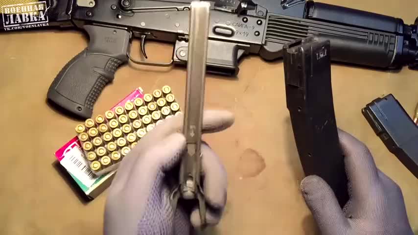 冲锋枪弹匣高效率装弹,老外这装弹速度可真够快的!