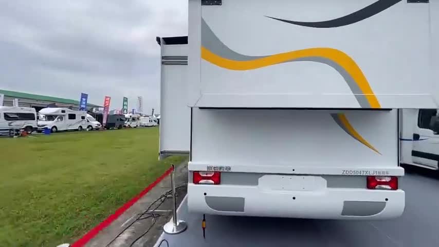 视频：房车上水电无忧，双拓展自由风，在一个地方带上七天都没问题呢