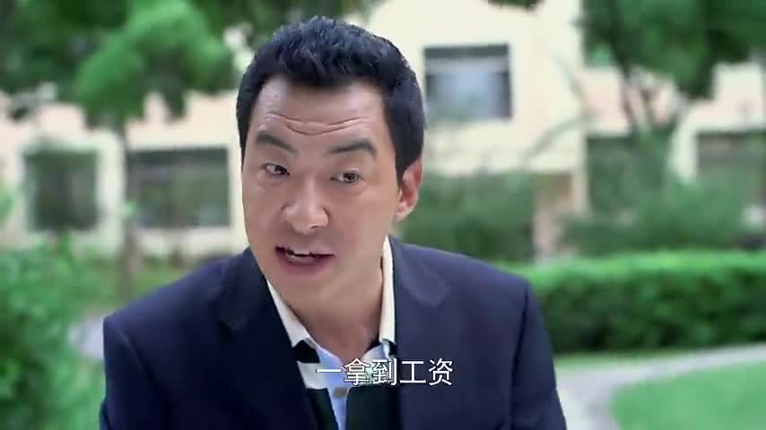 爸爸是条龙:穷爸爸辛苦把女儿养大,交不起补课费却被女儿骂不配