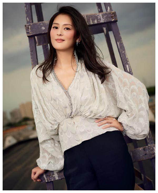 如懿传美女制片人黄澜父亲是作家黄亚洲生二胎离婚未再嫁