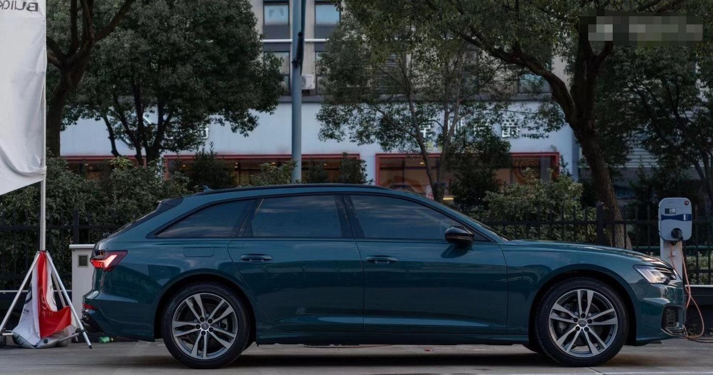 奥迪rs6改色阿瓦隆绿走在街上绝对独一无二