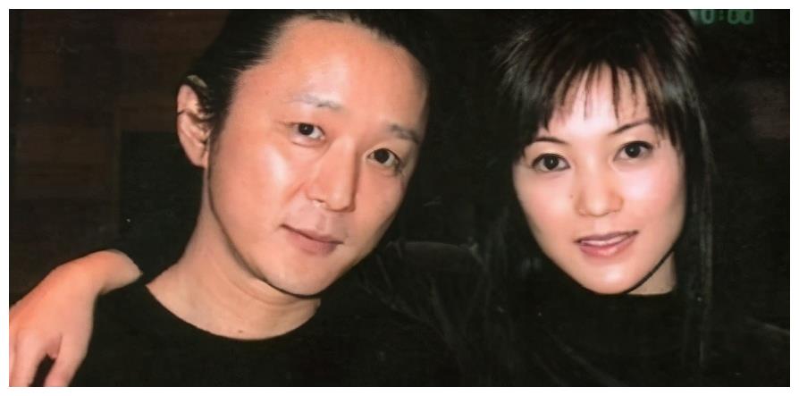 在1990年,高大林遇到了台湾女歌手千百惠,两人在相识后走到了一起,在