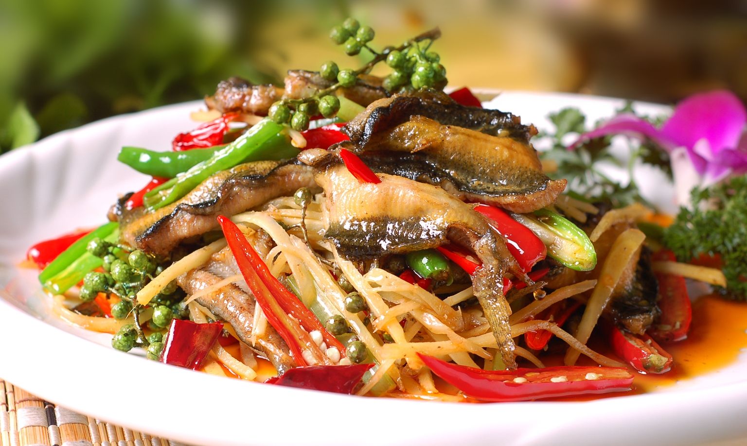 美食图片欣赏——营养美味的泥鳅菜肴