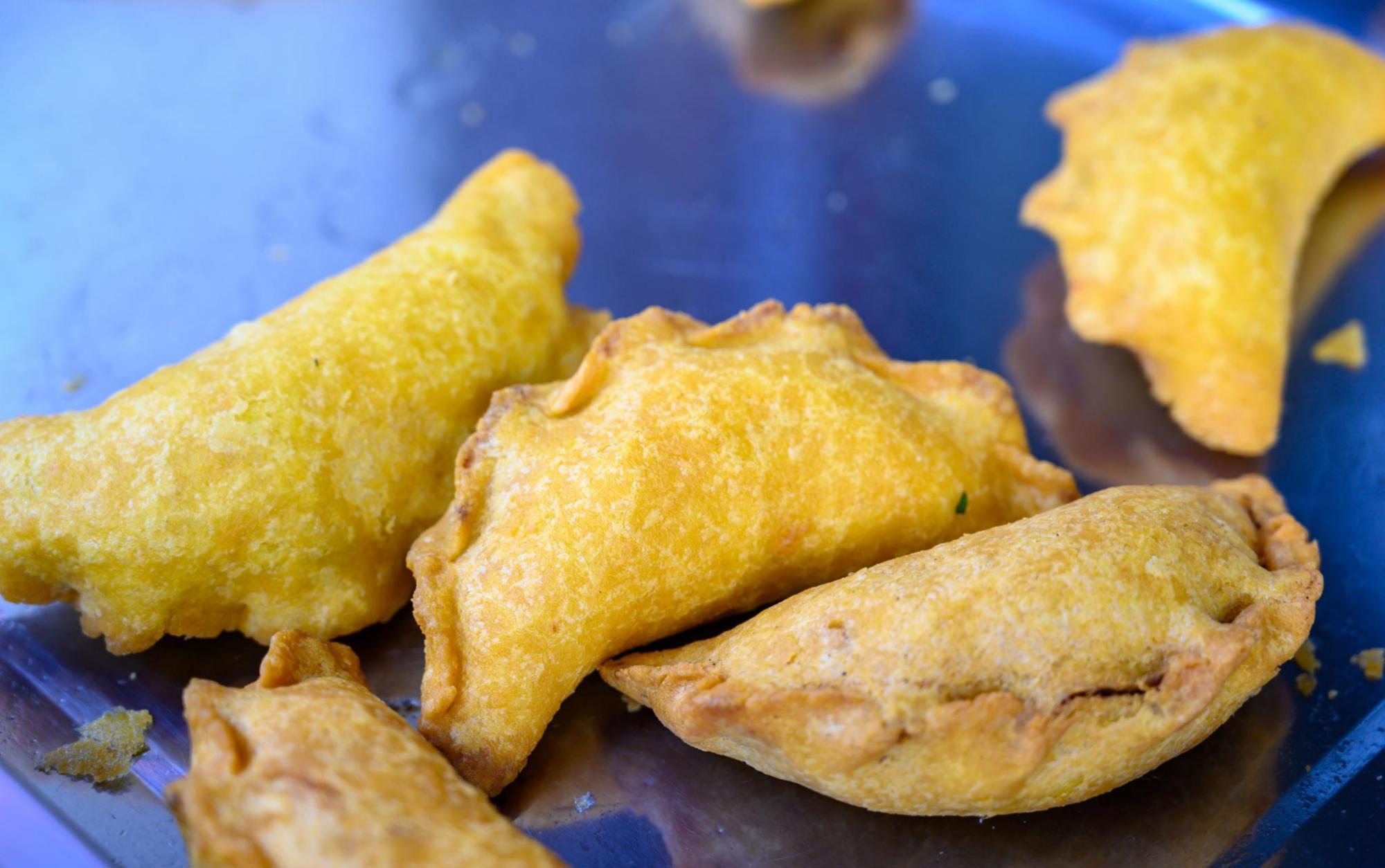 建德梅城古镇最奇葩的小吃里面裹着臭豆腐游客表示很好吃