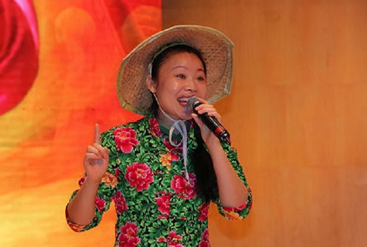 草帽姐徐桂花:星光大道爆红后生活奢侈,违规炒作账号遭封禁