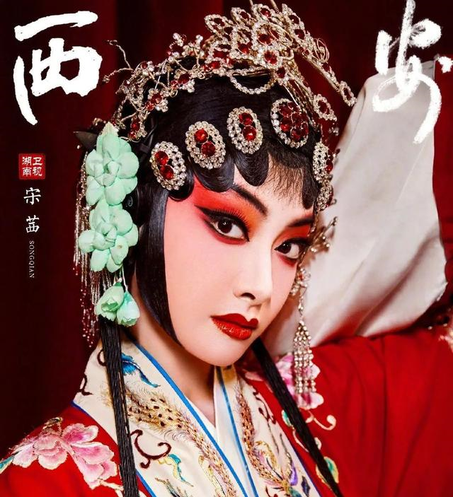 当王一博张艺兴易烊千玺扮起京剧造型来