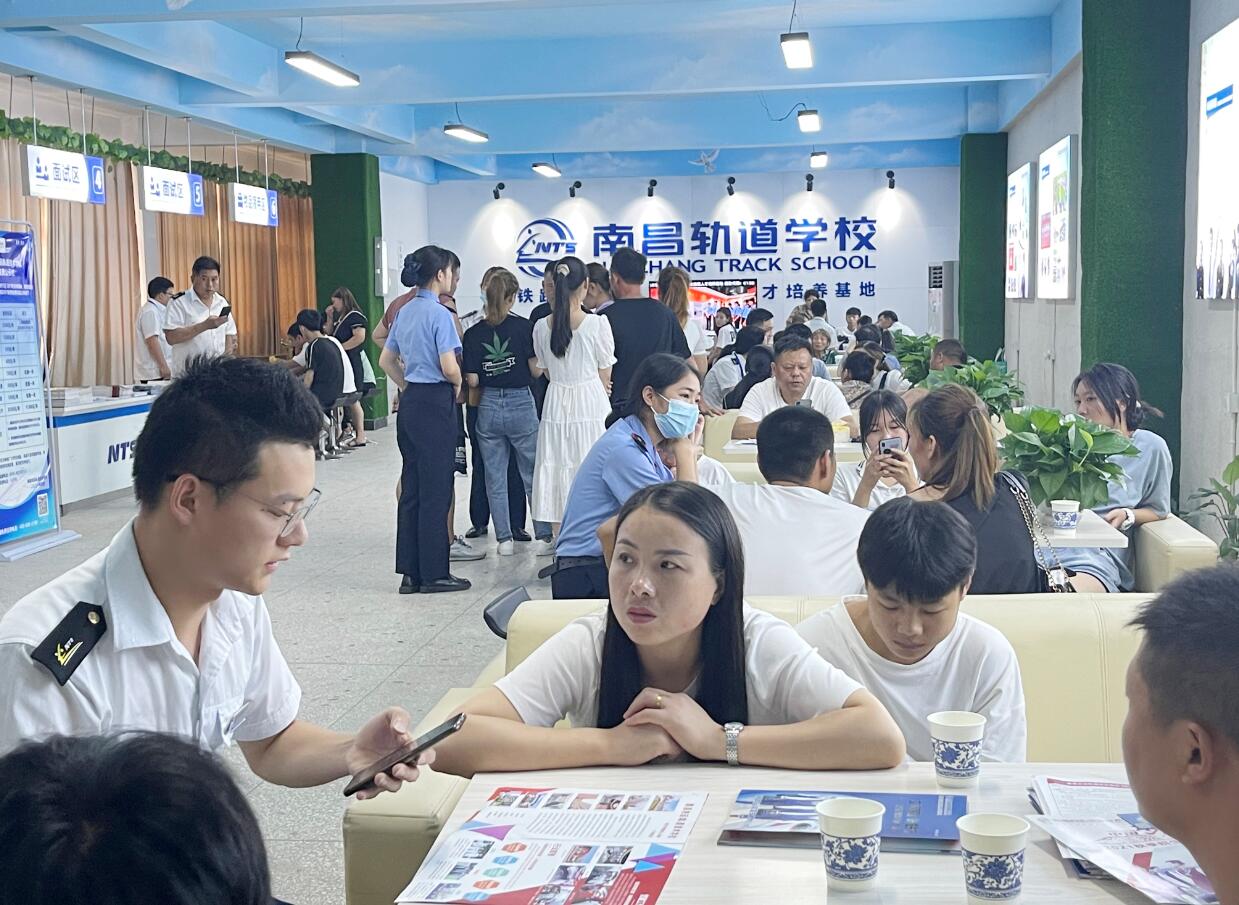 职校更精彩南昌向远轨道技术学校开启2021秋新生报名高潮