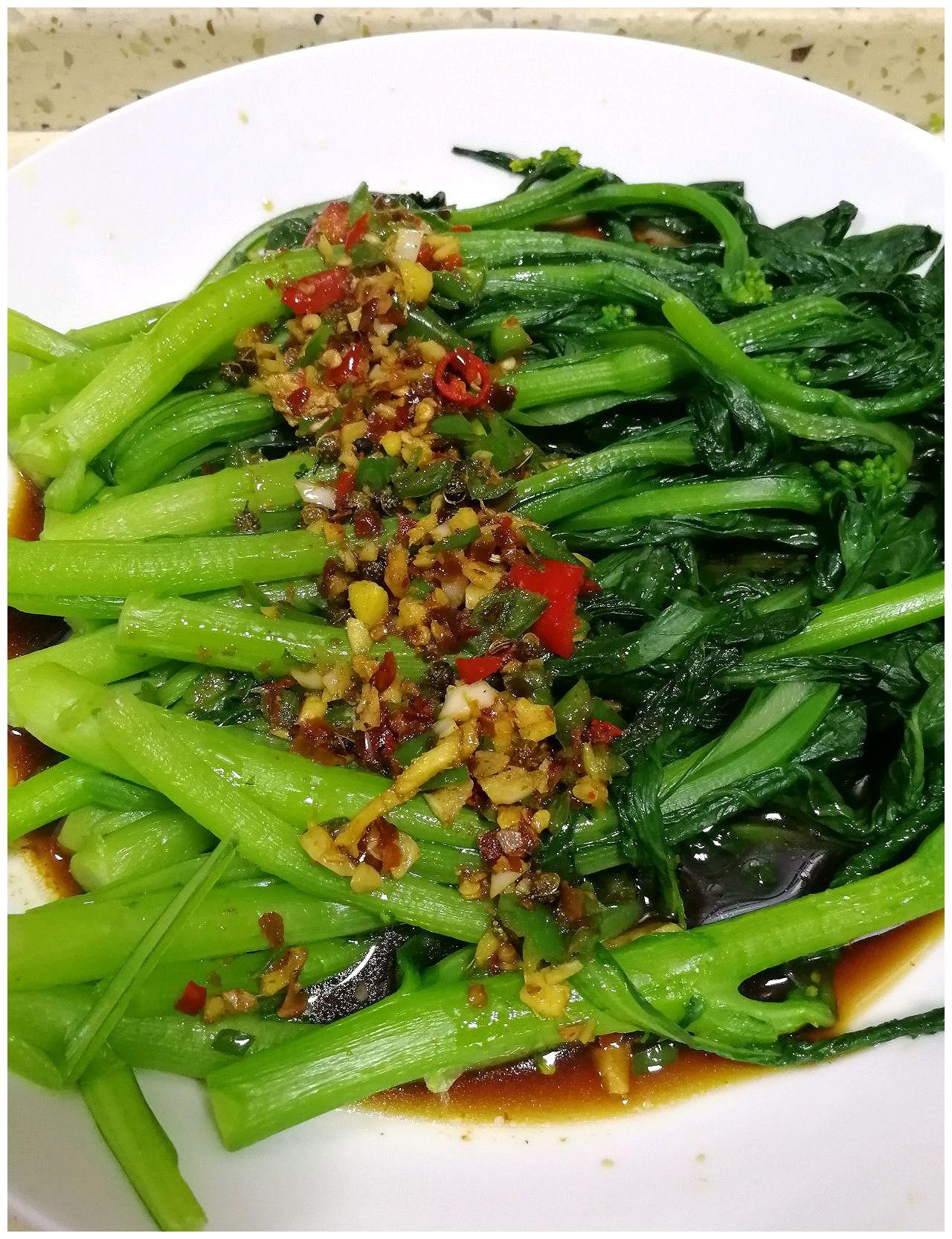凉拌香辣菜心的做法