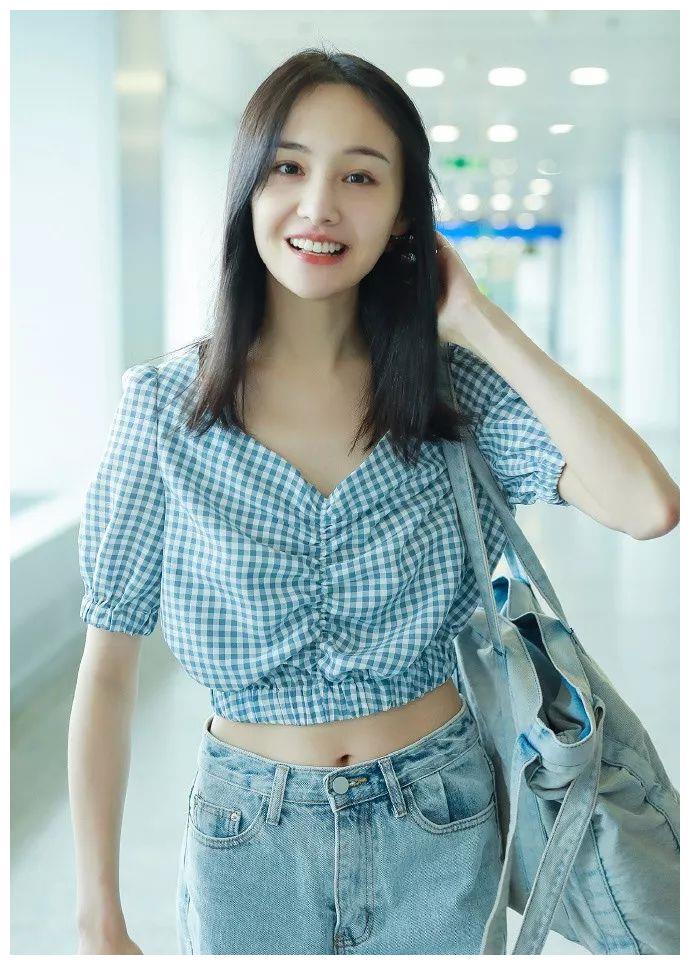 一年时间16部综艺5个常驻,郑爽不惧被嘲综艺咖,说出原因太赤裸