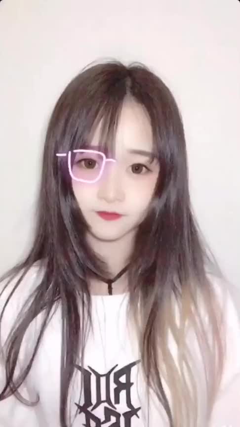 据说13岁的小姐姐那调皮可爱的模样你们喜欢吗