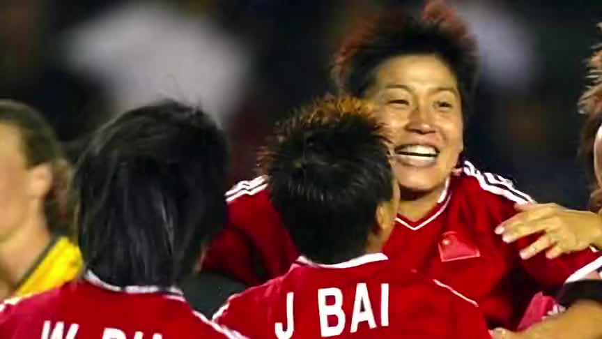 女足名宿刘英带你踢足球,运球准备活动 第六期