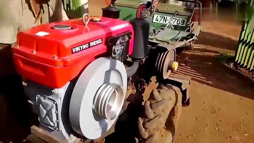 越南农民的本土柴油拖拉机,启动看看有什么与众不同