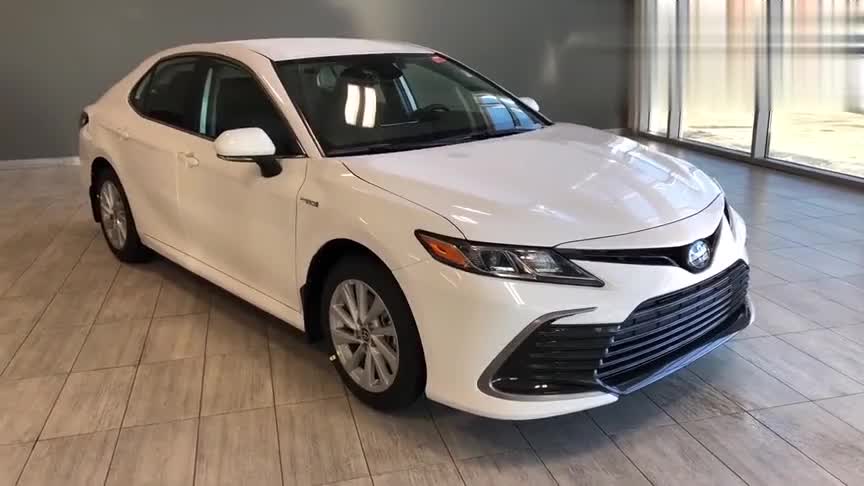 2021款丰田凯美瑞到店实拍,还是混动的,按下钥匙我忘了宝马3系