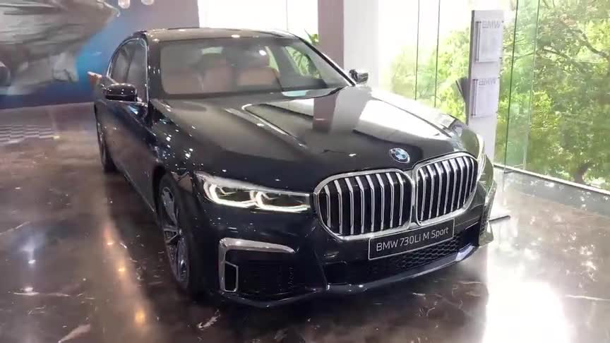 2021款宝马7系730li到货,看到实车的那刻,才知道有多帅气!