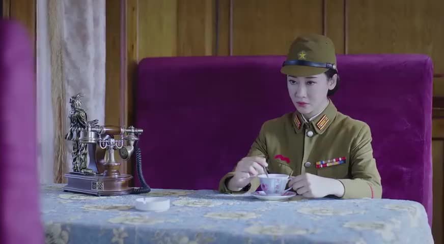 烈火刀影:张昆拿钱犒劳小弟,美谷子不放心,将张昆的钱拿了回来
