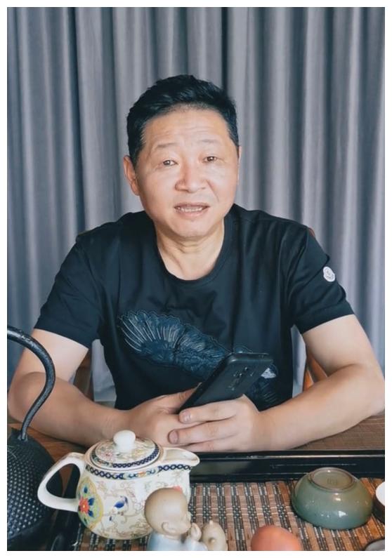 近况,51岁身材发胖面部苍老,私下娶1米8模特娇妻|康熙微服私访记|赵亮