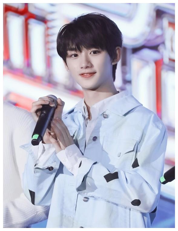 有种差别对待叫时代峰峻tf成顶流丁程鑫发型抠到家了