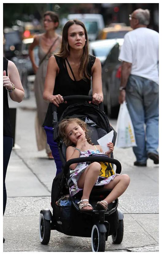 拒绝拍裸戏,巅峰时退圈,41岁的“地球球花”才是真的人间清醒休闲区蓝鸢梦想 - Www.slyday.coM 拒绝拍裸戏,巅峰时退圈,41岁的“地球球花”才是真的人间清醒休闲区蓝鸢梦想 - Www.slyday.coM