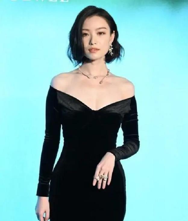 倪妮穿一字肩亮相,让人眼前一亮|倪妮|单肩|女明星_新浪新闻